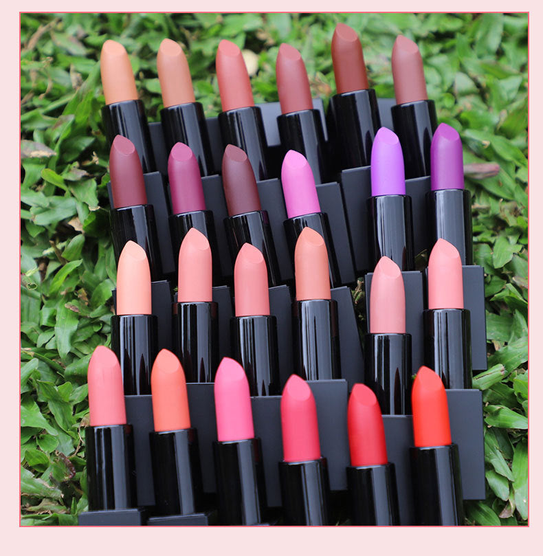 Velvet Touch: Matte Vegan Lipstick – Bold Color, Luxurious Comfort