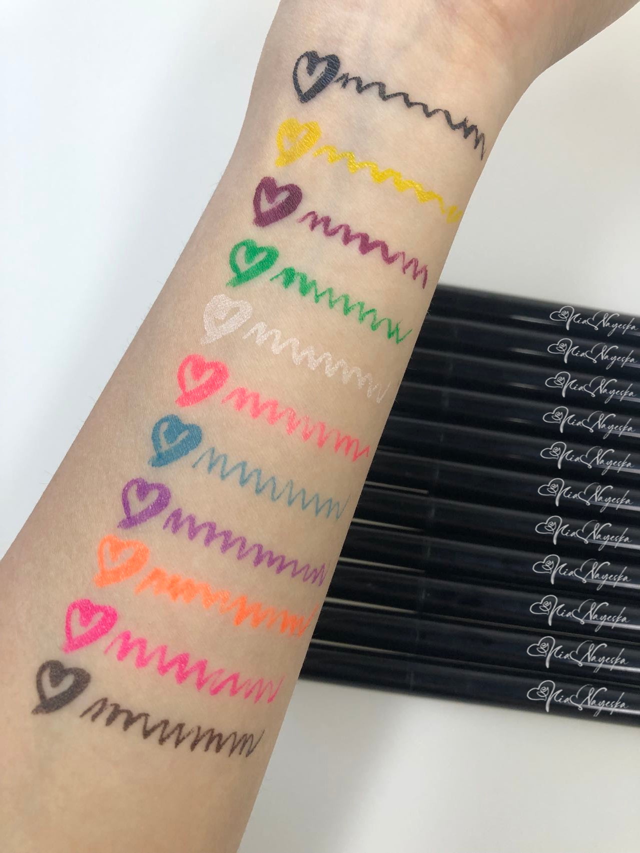 Bold Definition: Mia Nayeska Precision Eye Liner – Long-Lasting, Smudge-Free Perfection