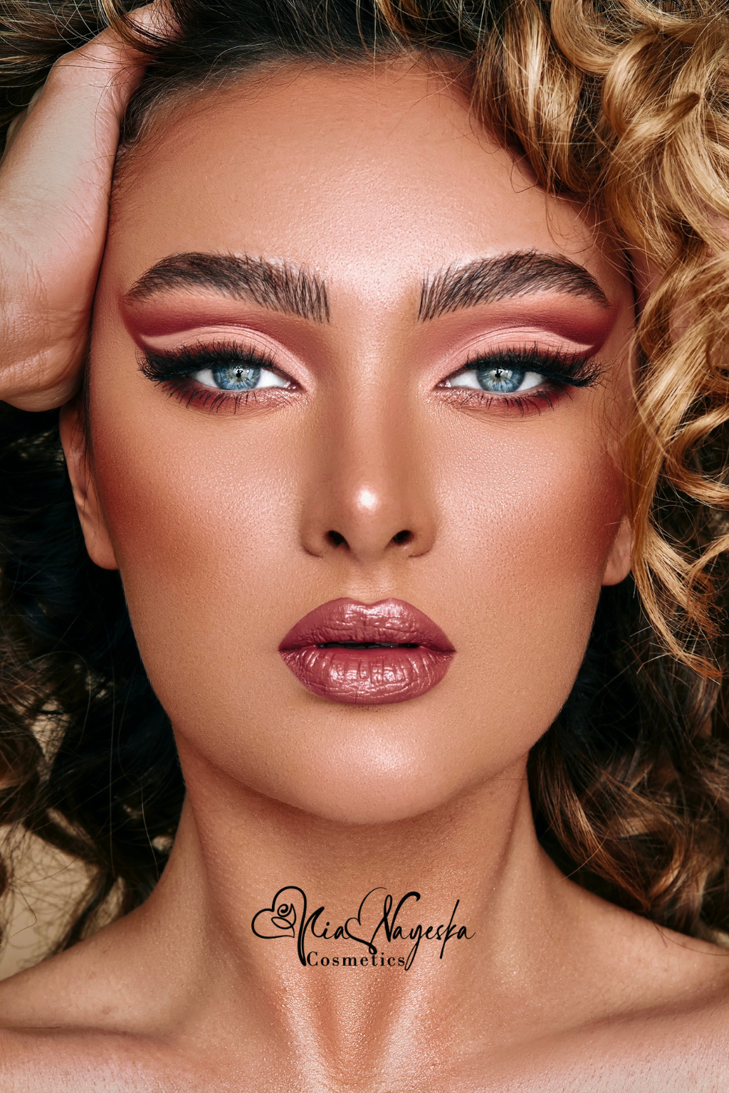 Bold Definition: Mia Nayeska Precision Eye Liner – Long-Lasting, Smudge-Free Perfection