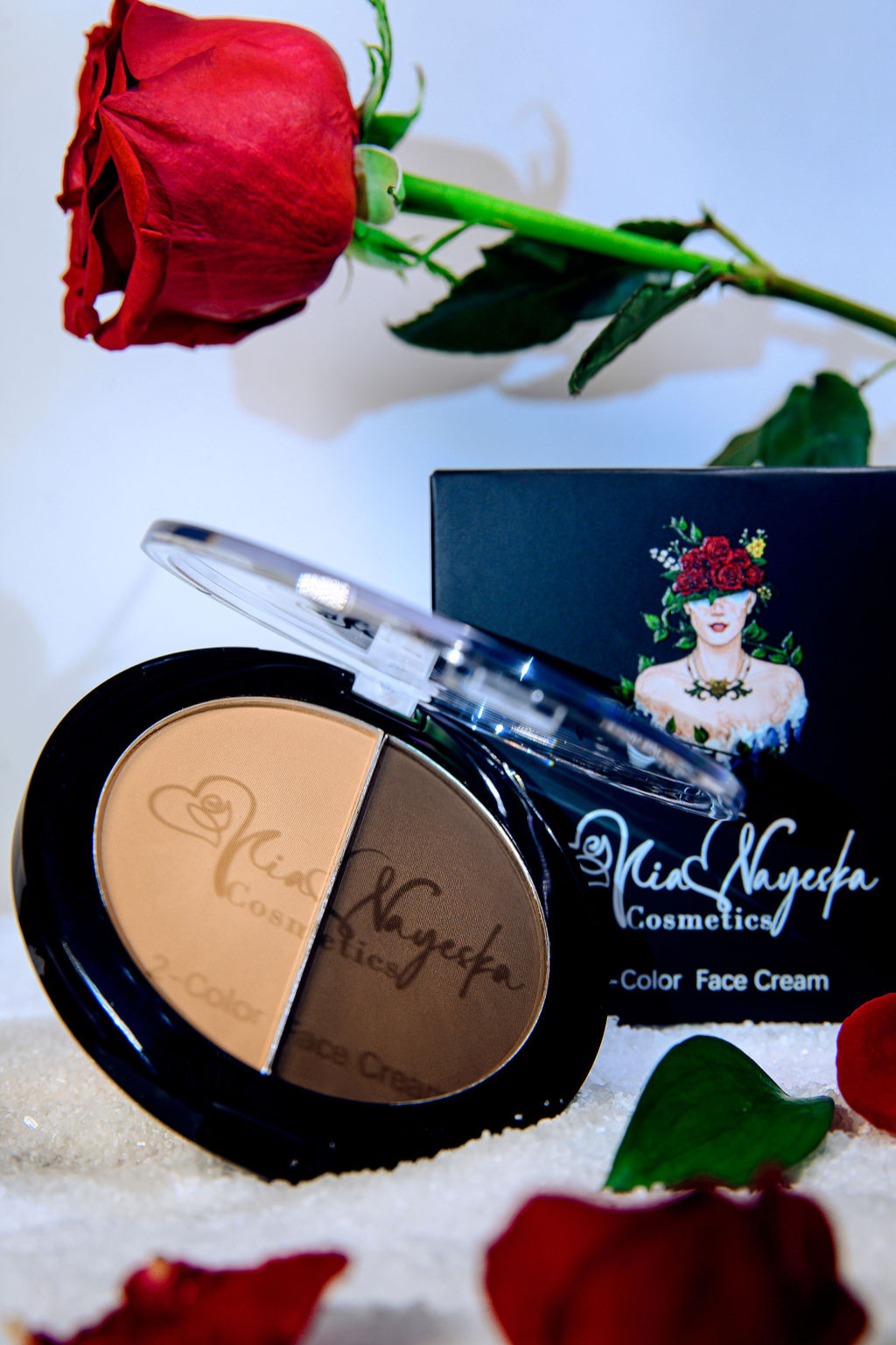 Perfectly Polished: Mia Nayeska Dual-Tone Face Powder – Customizable Coverage & Radiant Contour