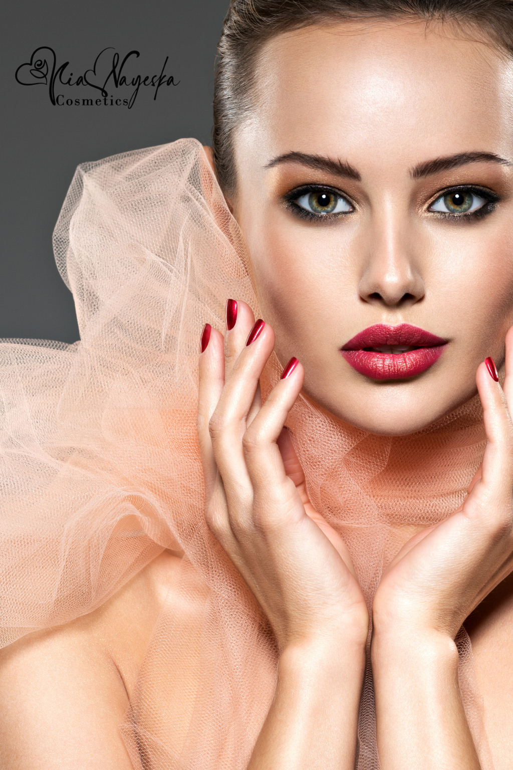 Perfectly Polished: Mia Nayeska Dual-Tone Face Powder – Customizable Coverage & Radiant Contour