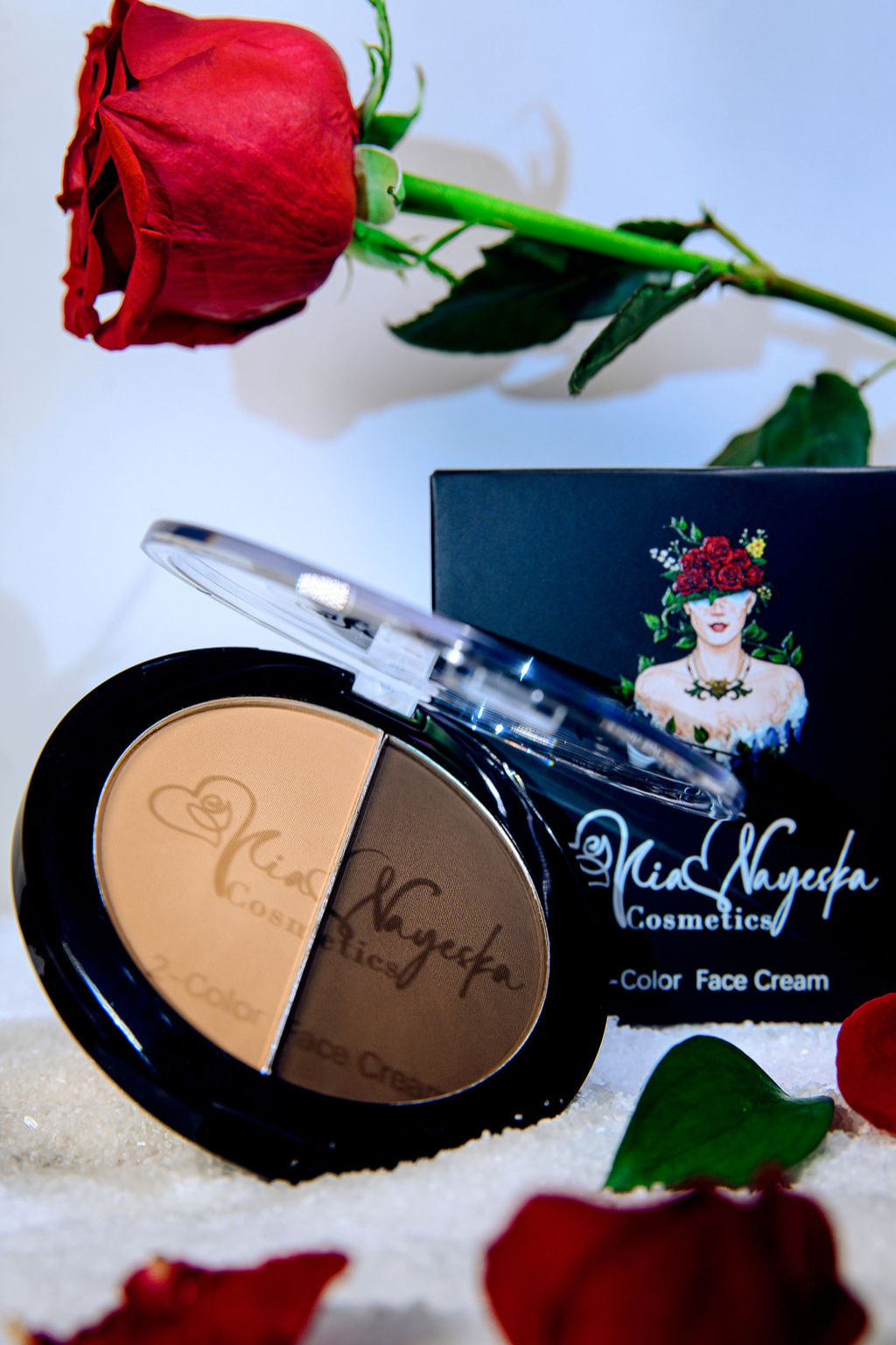 Perfectly Polished: Dual-Tone Face Powder for Customizable Coverage and Radiant Contouring